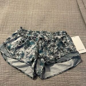 Lululemon Hotty Hot LR Short 2.5 Lined